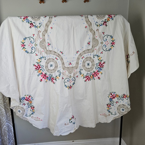 Vintage Embroidered Oval Tablecloth Ivory Cross Stitch Florals - Picture 2 of 12